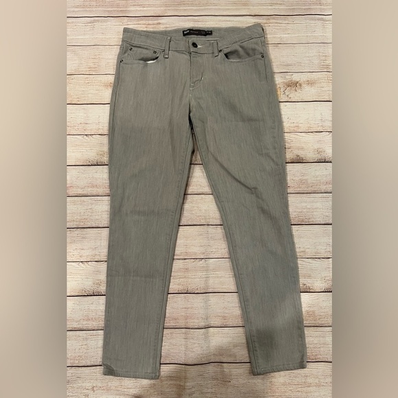 Levi’s Demi Curve Mid Rise Slim Levis 30x30 Grey Zipper Fly Size 10/30 - Picture 1 of 9